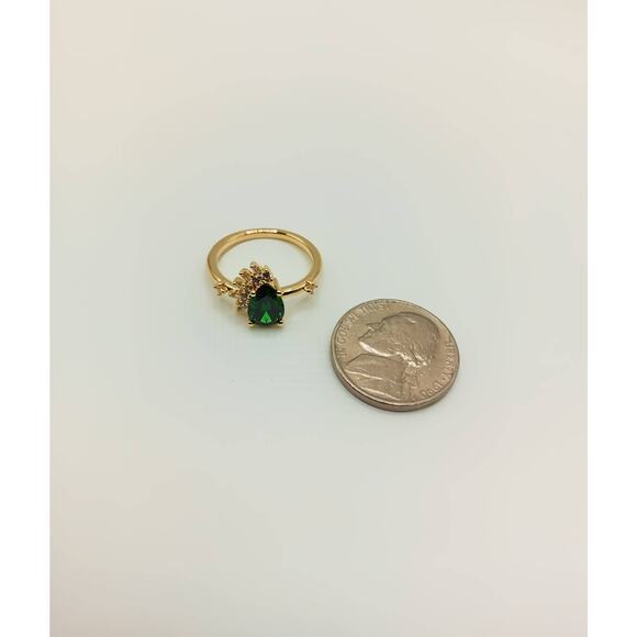 Green CZ Cluster Ring Gold Plated Size 6.75 Sparkling Statement Jewelry New - Picture 5 of 5